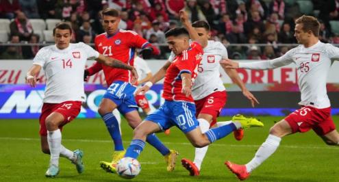 بولندا تعبر تشيلي بهدف استعدادا لكأس العالم